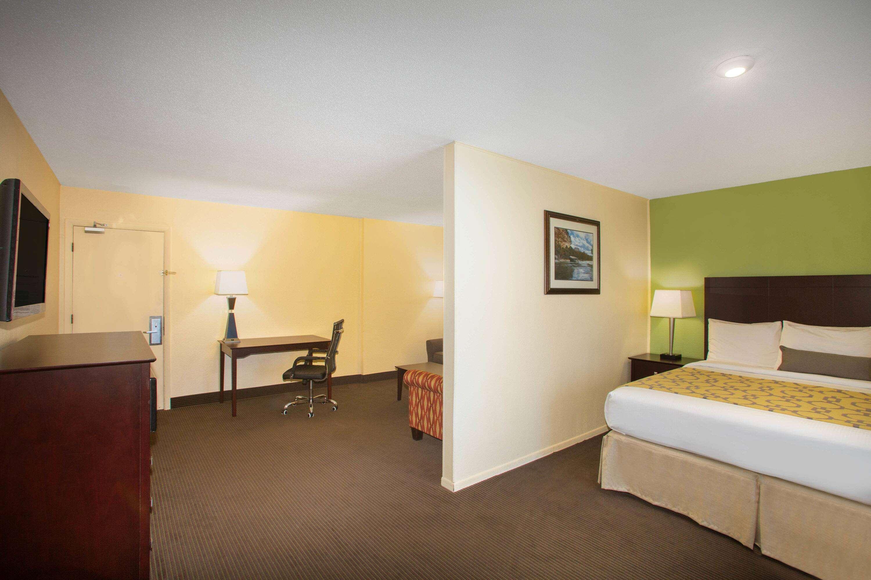 Baymont By Wyndham Jefferson Hotel