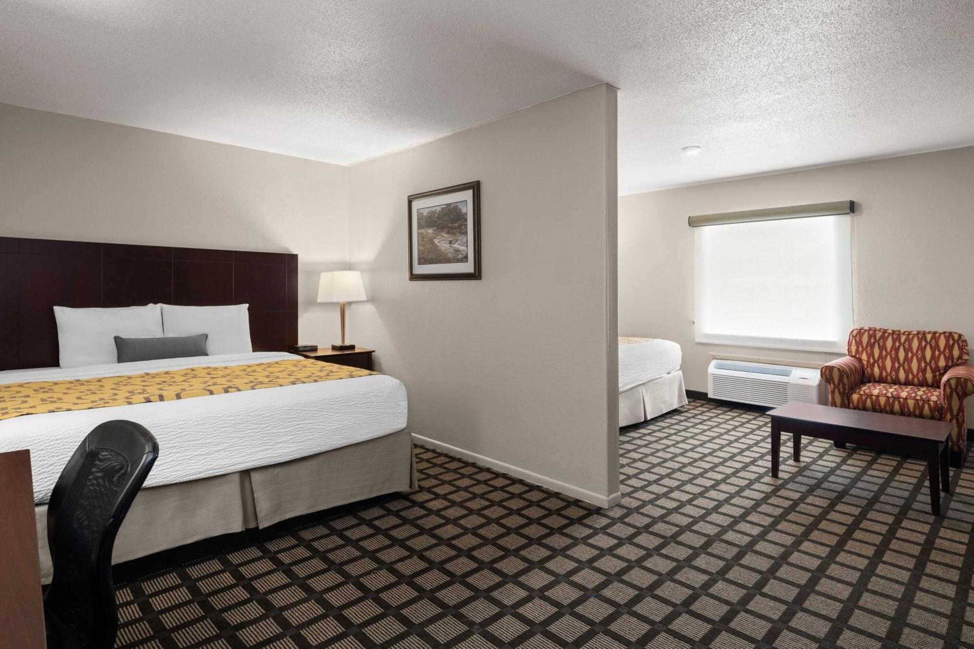 Baymont By Wyndham Jefferson Hotel
