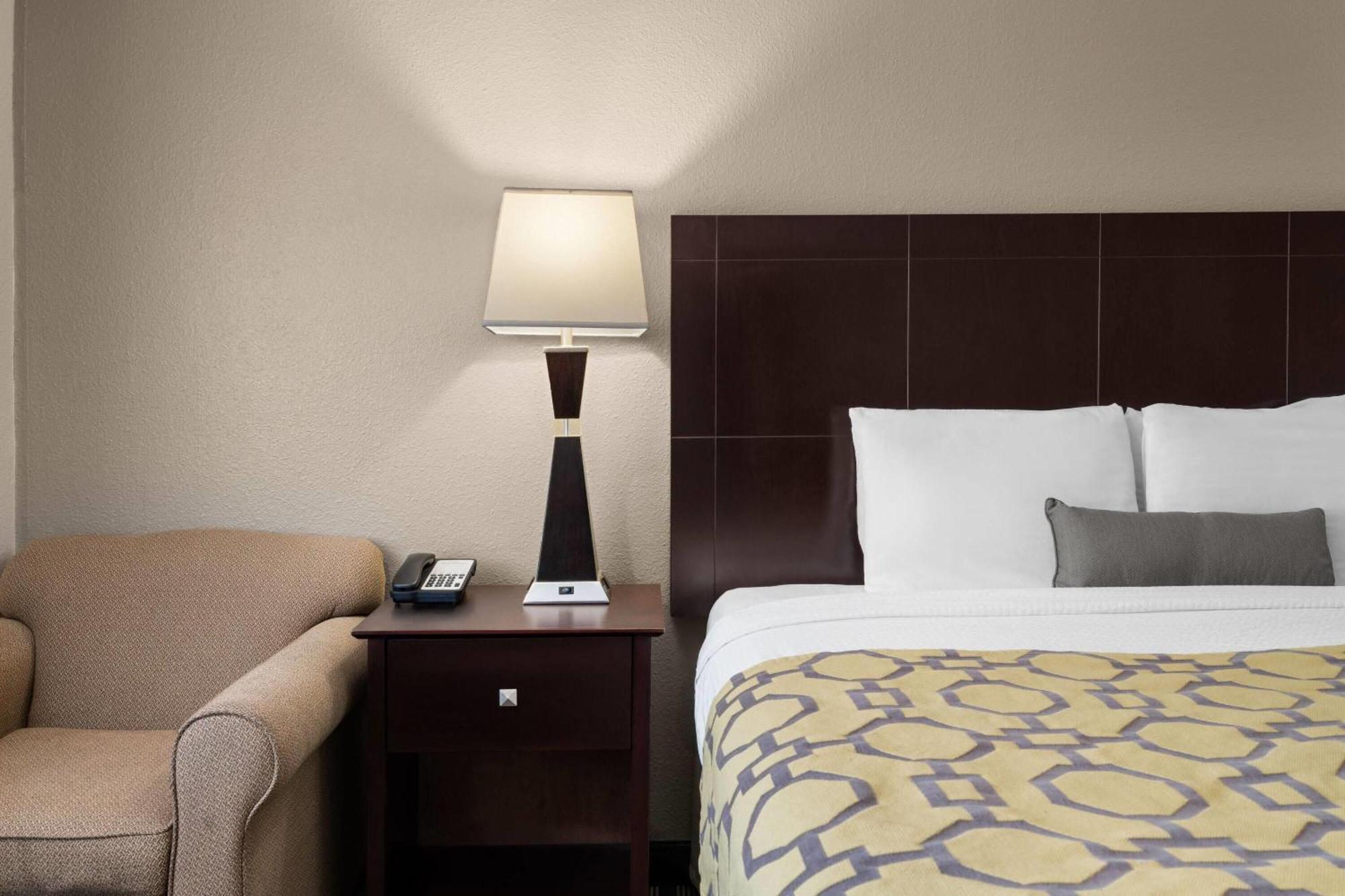 Baymont By Wyndham Jefferson Hotel